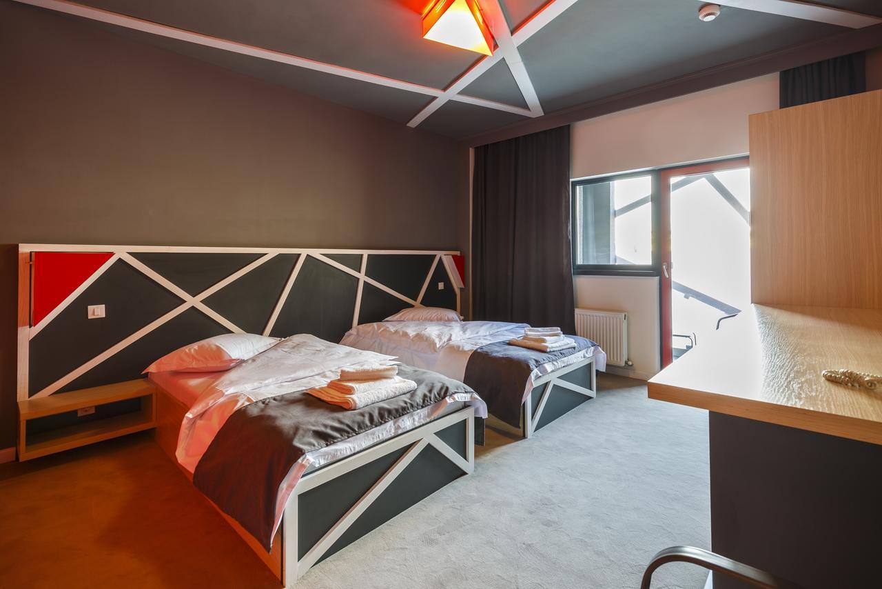 Net Hotel Piteşti Exteriör bild