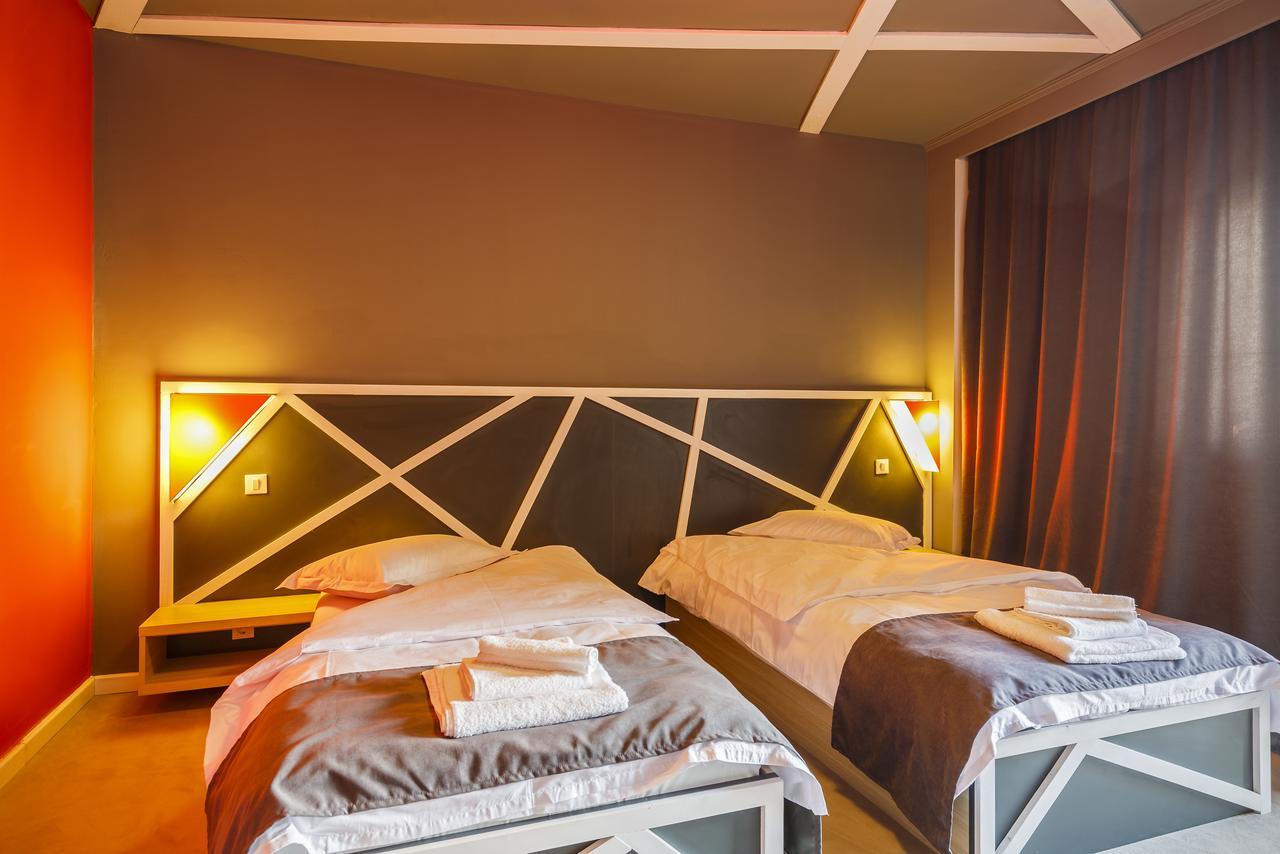 Net Hotel Piteşti Exteriör bild