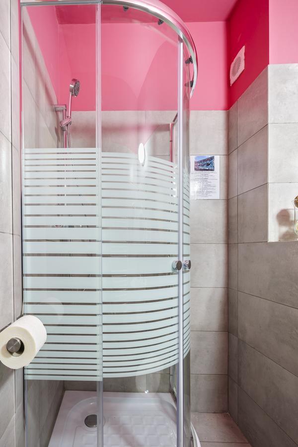 Net Hotel Piteşti Exteriör bild