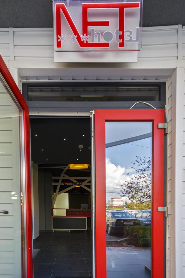 Net Hotel Piteşti Exteriör bild