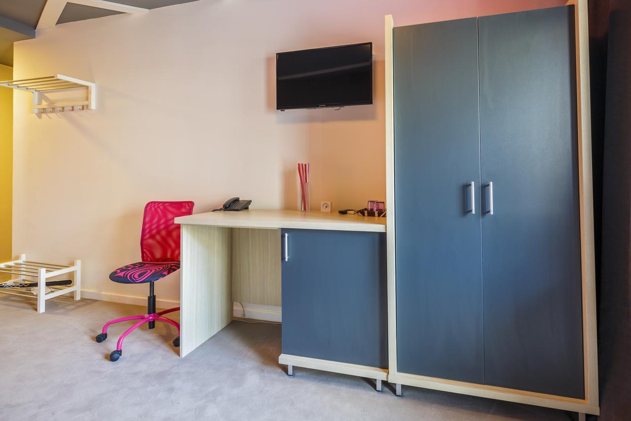 Net Hotel Piteşti Exteriör bild