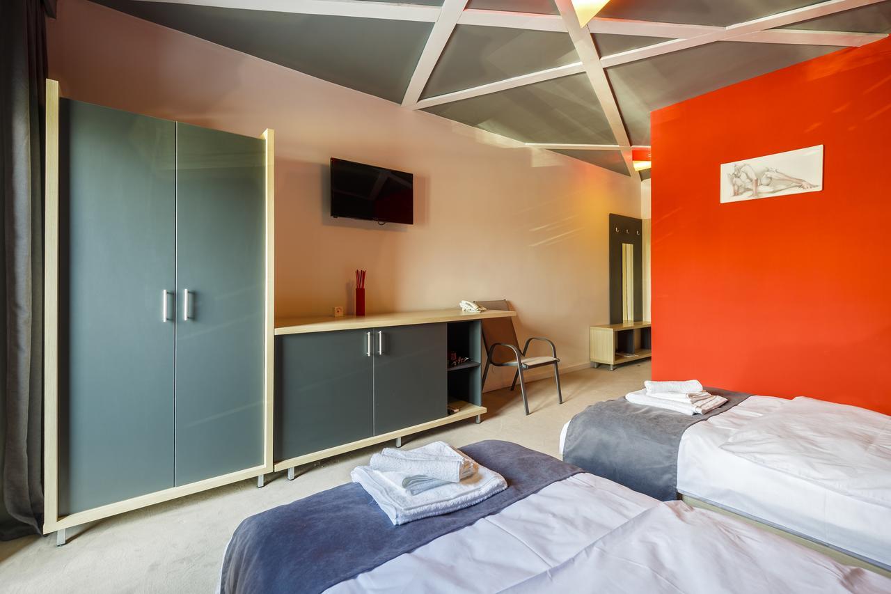 Net Hotel Piteşti Exteriör bild