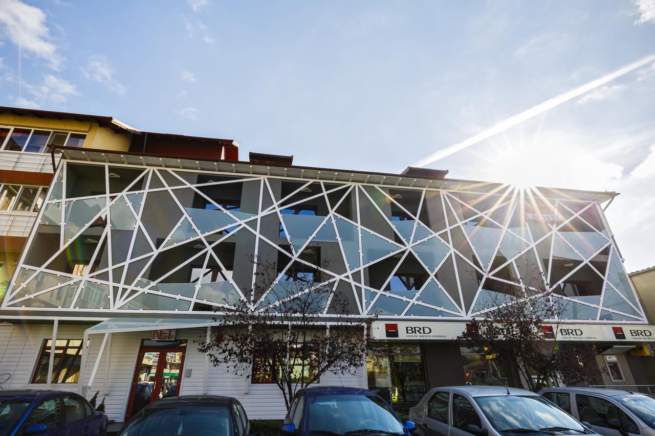 Net Hotel Piteşti Exteriör bild