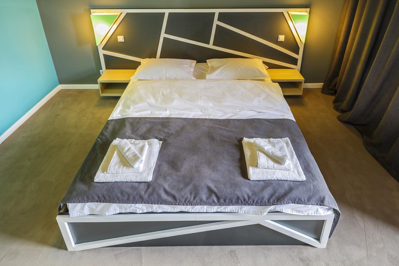 Net Hotel Piteşti Exteriör bild