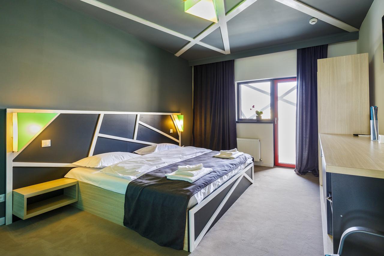 Net Hotel Piteşti Exteriör bild