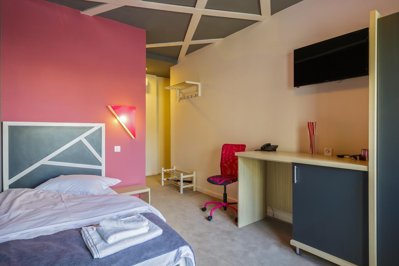 Net Hotel Piteşti Exteriör bild