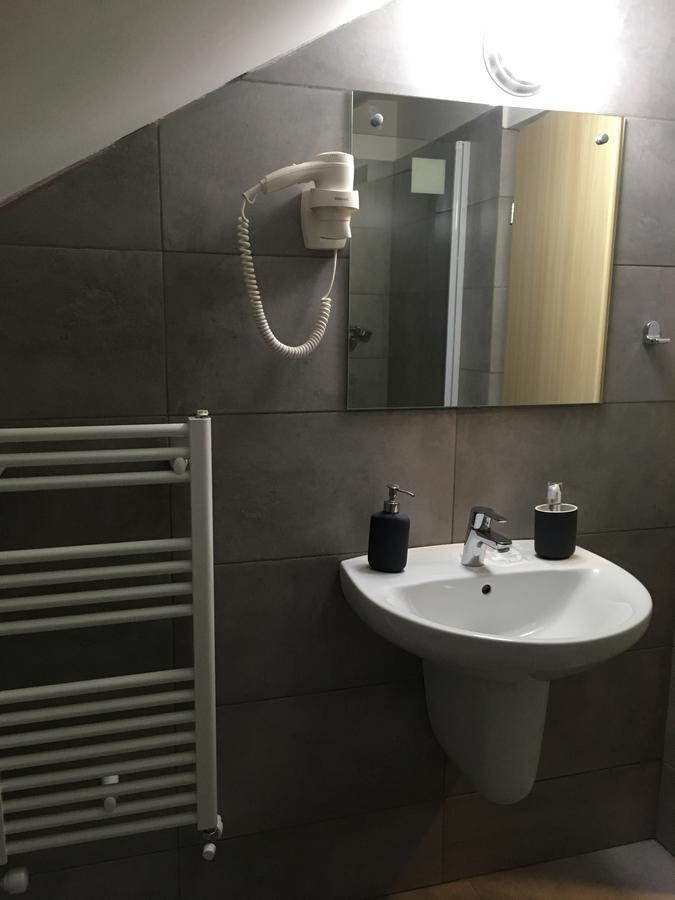 Net Hotel Piteşti Exteriör bild