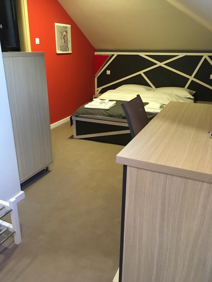Net Hotel Piteşti Exteriör bild