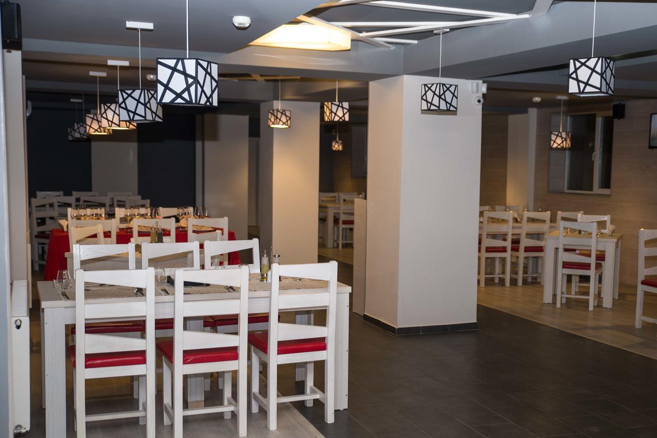 Net Hotel Piteşti Exteriör bild