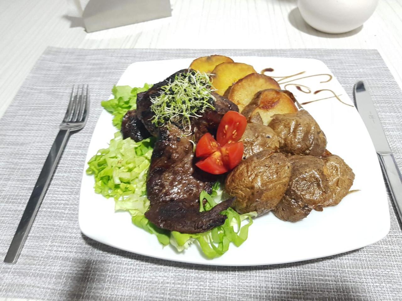 Net Hotel Piteşti Exteriör bild